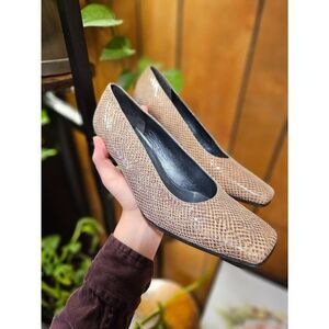 Stuart Weitzman size 7 Beige Vintage Square Toe Heel